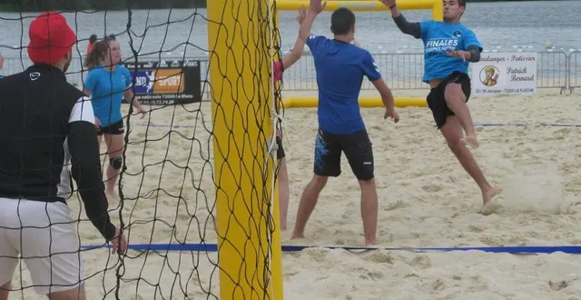 photo  comme plusieurs autres manifestations sportives, le tournoi annuel de sandball organisé à la plage de la monnerie à la flèche (sarthe) est annulé ce week-end des 21 et 22 juin 2025.  &copy;  archives ouest-france 