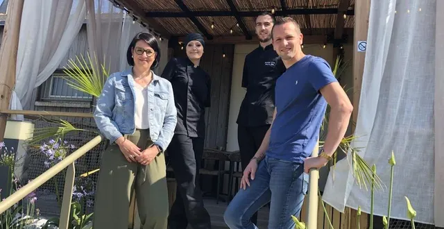 photo  les bois-d’anjou, le 17 juin 2025. allison chassac, julie marsault, julien rondeau et clément chassac sur la nouvelle terrasse du restaurant bar le 1813.  &copy;  co - christophe ricci 