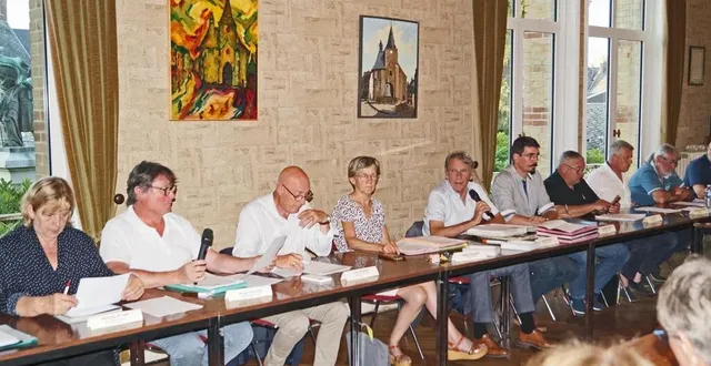 photo  les membres de la communauté de communes domfront tinchebray interco étaient réunis, mercredi 18 juin 2025, à la mairie de tinchebray-bocage.  &copy;  ouest-france 
