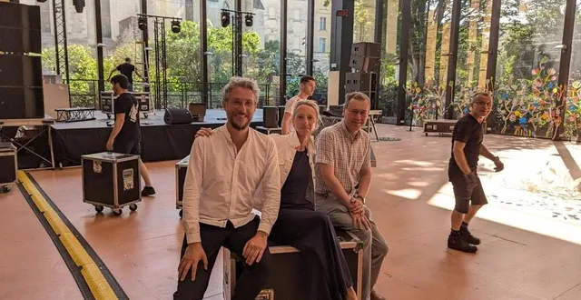 photo  nicolas dufetel, adjoint au maire en charge de la culture ; rachel goasdoué, responsable du service de l’action culturelle ; et marc-édouard gautier, directeur des bibliothèques municipales, dans la médiathèque toussaint en plein aménagement.  &copy;  ouest-france 