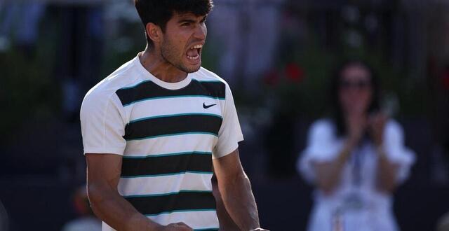 photo carlos alcaraz célèbre sa victoire face à arthur rinderknech lors du quart de finale de l’atp 500 du queen’s, le 20 juin 2025. © henry nicholls / afp