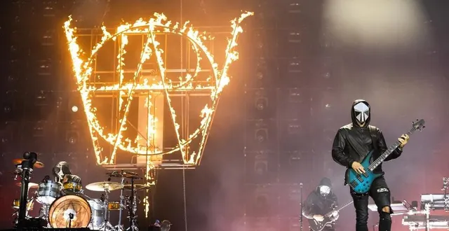 photo  les membres du groupe de rock britannique muse à berne, en suisse, le 12 juillet 2023.  &copy;  peter klaunzer, epa-efe 