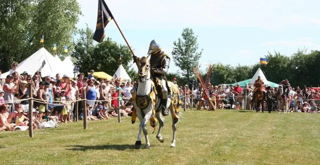 photo  malgré la chaleur, la 21e fête médiévale à bourg-le-roi se tiendra dimanche 22 juin.  &copy;  archives le maine libre 