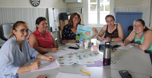 photo  une partie des membres de l’équipe d’animateurs du centre de loisirs du mois de juillet.  &copy;  ouest-france 