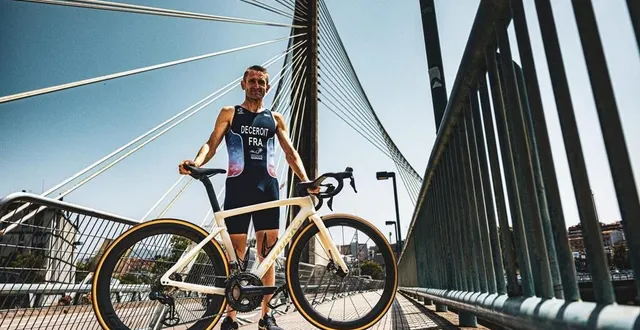 photo  arnaud deceroit sur le parcours du championnat du monde master de duathlon.  &copy;  monprojet360 