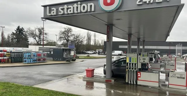photo  ce sont des policiers de la brigade anticriminalité (bac) du commissariat mans qui ont découvert l’homme ligoté, dans un coffre de voiture, à la station essence super u de saint-pavace (sarthe).  &copy;  ouest-france 