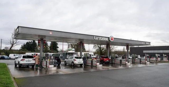 photo  l’homme avait été retrouvé dans le coffre d’une voiture à la station-service du super u de saint-pavace.  &copy;  photo archives le maine libre - xavier sarrat 