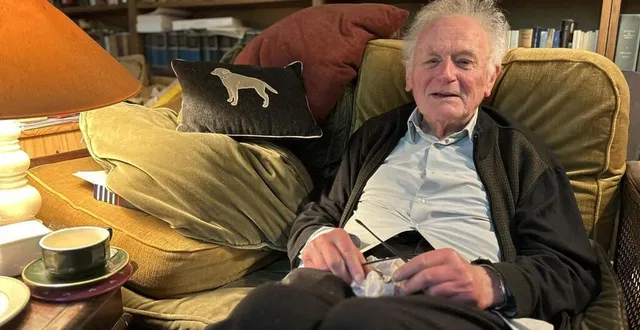 photo  denis o’brien est docteur en philosophie et chercheur au cnrs. il vit dans l’orne depuis environ trente-cinq ans et a été le premier cas de covid-19 de l’hôpital de mortagne-au-perche. c’est là que son sonotone a été perdu.  &copy;  ouest-france 