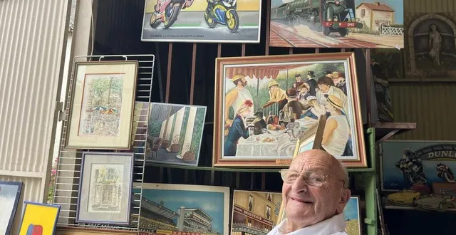 photo  pierre lebert, 93 ans, vend plus de trente ans de peinture chez lui, à saint-saturnin.  &copy;  ouest-france 