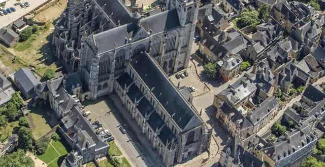 photo  une alarme incendie s’est déclenchée dans la cathédrale du mans.  &copy;  archives ouest-france 