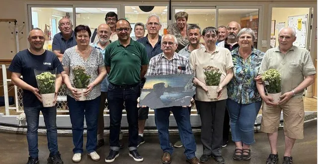 photo  les parties finales du challenge gas’mil se sont déroulées dimanche 15 juin à la société la maison blanche de mazé. cette 38e édition a réuni 49 équipes composées de deux joueurs. après 1 h 20 de jeu, l’équipe de l’avenir de la ménitré, composée de david pirard et marie-thérèse garreau remporte la victoire. elle s’est imposée sur le score de 12 à 8 face à l’équipe de la maison blanche composée de michel et olivier legeay. régis vilchien et jean-pierre marchand des bons enfants de la ménitré complètent le podium.  &copy;  co 