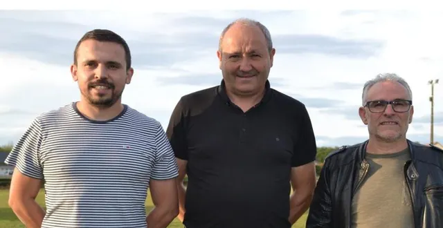 photo  christophe bouteloup (à droite), ici en compagnie de jean-claude guinoiseau et florian duveau (à gauche).  &copy;  le maine libre 