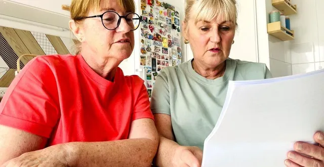 photo  sandrine rolland, à droite, et yvelise, sa sœur, n’attendent qu’une chose : vendre le terrain du mesnil-en-vallée. « c’est un vrai fardeau ! », expliquent-elles.  &copy;  ouest-france 