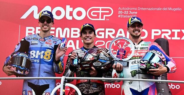 photo alex marquez (à gauche), est le principal rival de son frère marc (au centre) au championnat du monde des pilotes. © afp