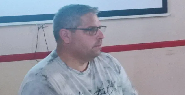 photo  mickaël buron succède à emmanuel lhériau à la présidence du foyer laïque.  &copy;  ouest-france 