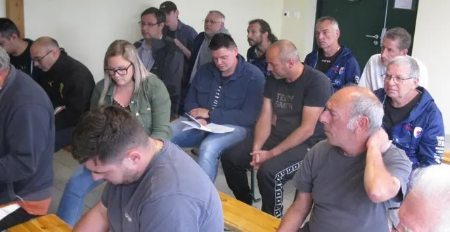 photo  quelques licenciés ont assisté à l’assemblée générale du tennis de table.  &copy;  ouest-france 