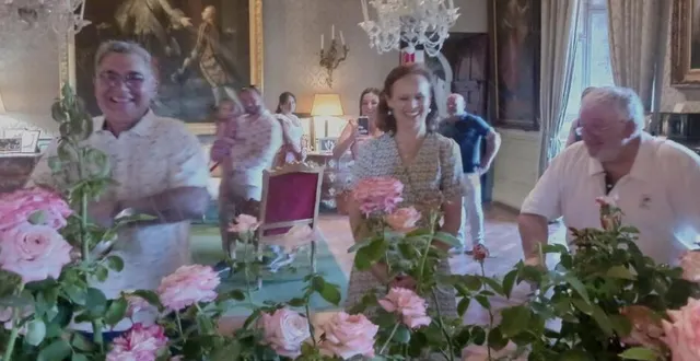 photo  jean-yves forest et dominique baisy ont présenté à larissa, duchesse de brissac, la rose qui porte son nom.  &copy;  co 