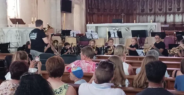 photo  l’église était comble pour applaudir la classe orchestre de l’école de musique de l’école saint-martin.  &copy;  ouest-france. 
