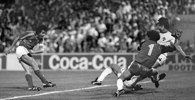 photo 23 juin 1984, michel platini marque à la dernière seconde de la prolongation le but de la victoire face au portugal © afp