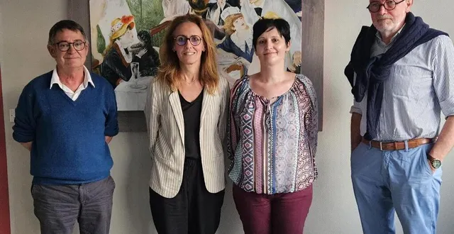 photo  la maire de bonnétable, marie-laure pléver, officialise l’arrivée du dr rusinaru, nouveau médecin généraliste, entourée du dr leriverend (à gauche) et du dr caro (à droite).   &copy;  le maine libre 