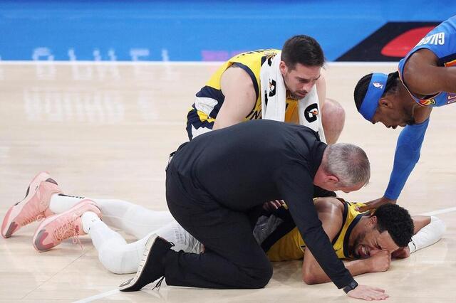 Star des Pacers, Tyrese Haliburton s’est sérieusement blessé au bout de sept minutes dans ce match décisif des finales NBA. Getty Images via AFP photo star des pacers, tyrese haliburton s’est sérieusement blessé au bout de sept minutes dans ce match décisif des finales nba. © getty images via afp