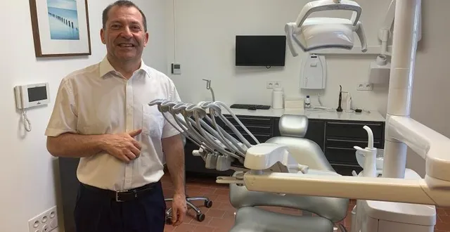 photo  sébastien gouhier, maire d’écommoy, a œuvré pour accueillir un dentiste dans la commune.  &copy;  le maine libre 