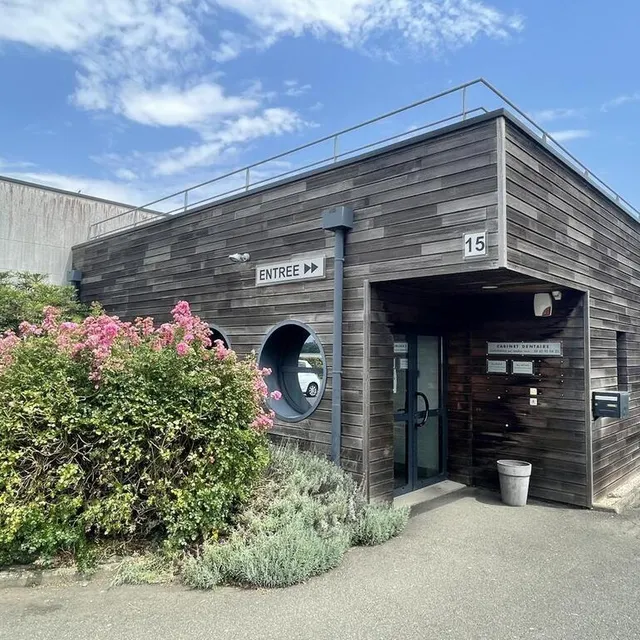 photo l’ensemble de cabinets rue de la martinière, occupés actuellement par les dentistes vattant et boutté, va être racheté par la communauté de communes.  ©  ouest-france