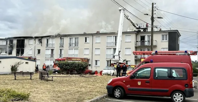 photo  à 15 heures, l’incendie n’était toujours pas maîtrisé. les pompiers ont utilisé un drone pour les aider dans la lutte contre les flammes qui continuaient à se propager.  &copy;  le maine libre 