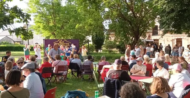 photo  la couzette, c’est le plaisir et la détente tout l’été au cœur du parc du prieuré.  &copy;  archives ouest-france 