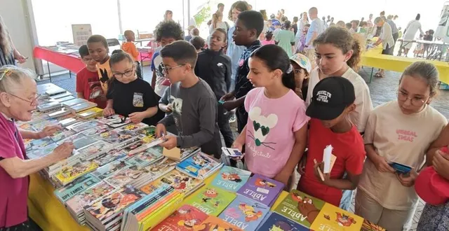 photo  un moment fort, l’arrivée des élèves sur les stands.  &copy;  ouest-france 