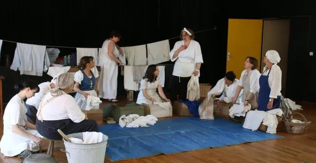 photo  à la salle du centre culturel, les lavandières enchaînent les répétitions.  &copy;  ouest-france 