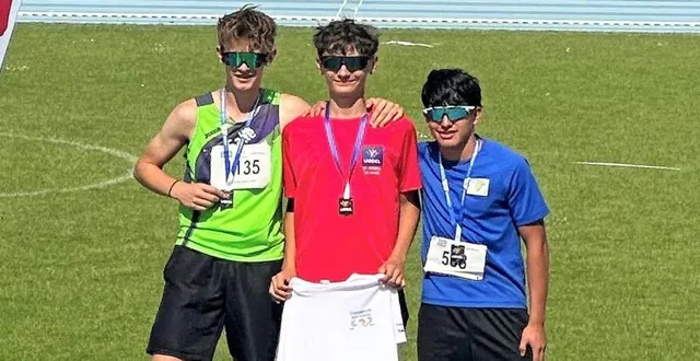 photo  timothy sur la première marche du podium.  &copy;  amandine montavon. 