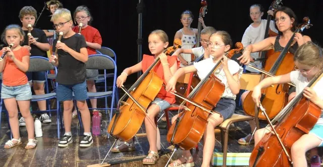 photo précigné. l’orchestre de la voutonne a ravi le public  &copy;  le maine libre 