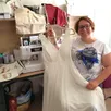 photo à bonnétable, dans l’atelier des lylas, aline conjugue passion et savoir-faire pour créer ou redonner vie à des vêtements.
