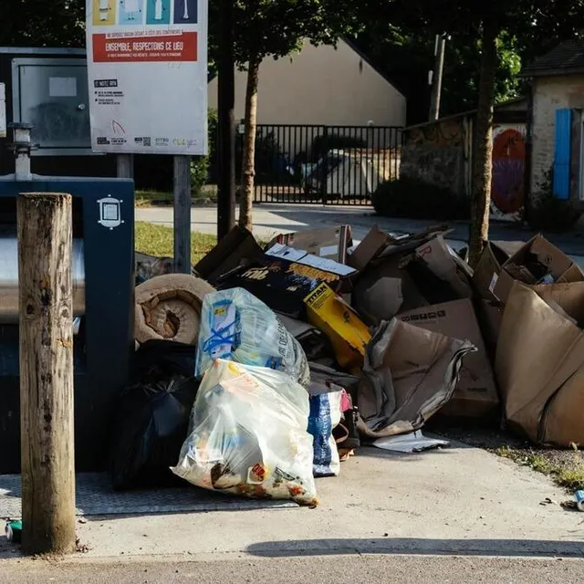 photo de nombreux déchets sont visibles au point de dépôt.  ©  ouest-france