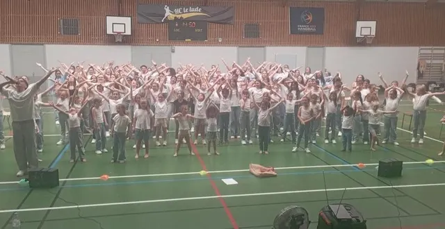 photo  les danseurs de lld dance en pleine répétition, avant le gala du vendredi 27 et samedi 28 juin 2025.  &copy;  ouest-france 