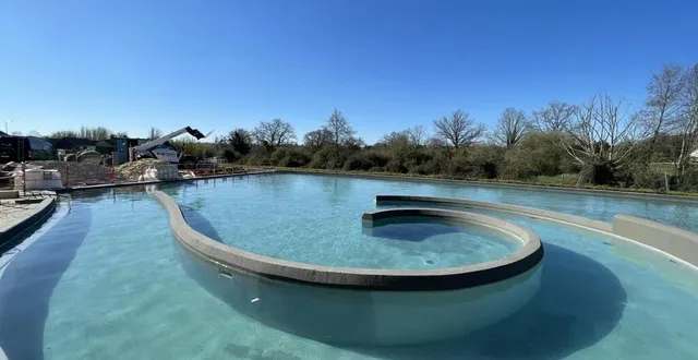 photo  le nouveau bassin extérieur du centre aquatique alencéa ouvre dès ce mercredi 25 juin 2025.  &copy;  archives ouest-france 