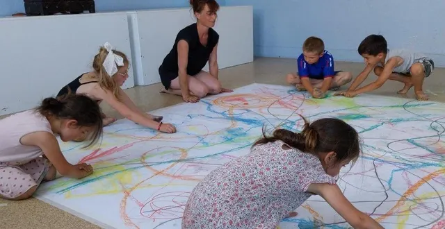 photo  du 16 au 20 juin, eliz barat a animé les ateliers d’arts à l’école félix-landreau de jumelles.  &copy;  co 