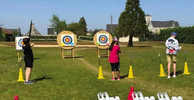 photo  parmi les activités proposées, les jeunes pourront tester le tir à l’arc.  &copy;  communication longué-jumelles 