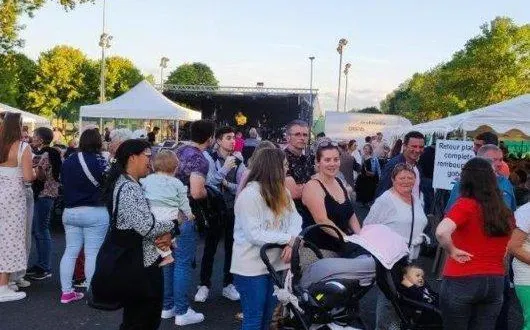 photo  chaque année, le comité des fêtes propose son repaschampêtre avec bal populaire et feu d’artifice.  &copy;  archives co 