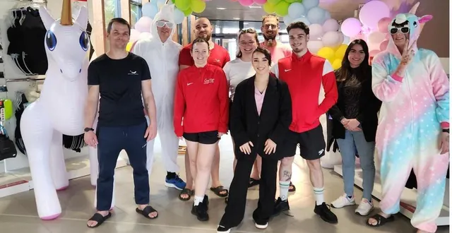 photo  l’équipe de couzé’o lors d’une soirée licorne.  &copy;  co 