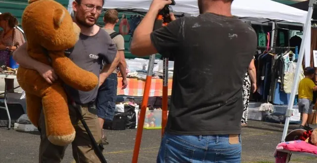 photo  on trouvait de tout parmi les 130 étals.  &copy;  le maine libre 