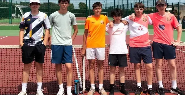 photo  de gauche à droite, virgile lubin et louis maillart (tc mamers), vainqueurs de la finale départementale face à l’équipe d’anille braye, sur le court extérieur de la chapelle-saint-aubin.  &copy;  le maine libre 