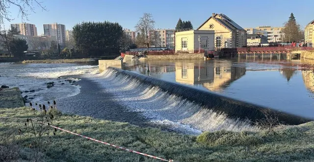 photo  site emblématique de l’environnement et du patrimoine sarthois, l’arche de la nature redonne vie à sa roue hydraulique centenaire, restaurée à l’aide de 640 planches de chêne.  &copy;  ouest-france 