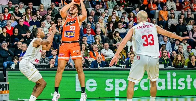 photo  noah penda lors du match de la 17e journée de betclic élite contre monaco, le 26 janvier 2025.  &copy;  le maine libre - yvon loué 