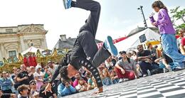 Info insolite  la compagnie hotmilk proposera des initiations et démonstrations de hip-hop. 