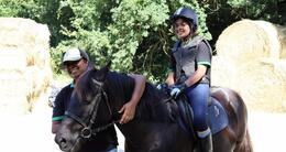 Info insolite  sept cavaliers indiens participent à un échange avec le horse-ball club saumurois. 