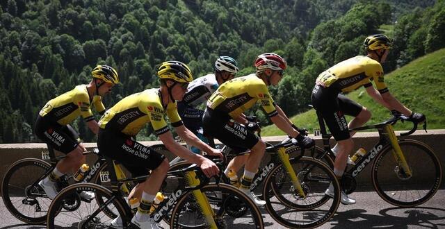 photo la visma lease a bike de jonas vingegaard arborera le logo nike sur son maillot lors du tour de france 2025. © anne-christine poujoulat - afp