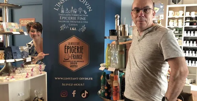 photo  beaufort-en-anjou, le 24 juin 2025. linda et ludovic ont repris l’épicerie fine en juillet 2023. ils ont reçu avec joie la médaille de bronze décernée par gourmet sélection.  &copy;  co - christophe ricci 