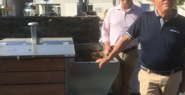 photo  jean louis demois, vice-président d’alm en charge de la gestion des déchets et dominique bréjeon, maire de saint-barthélemy-d’anjou devant l’une des bornes grutables.  &copy;  co 